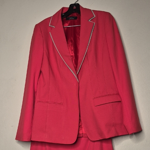 Elie Tahari Dresses & Skirts - Elie Tahari Woman's Coral Suit and midi Skirt Size 10